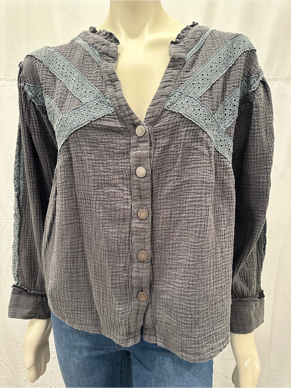 POL Gray Metal Button Down Blouse with Lace Accents Sz Small